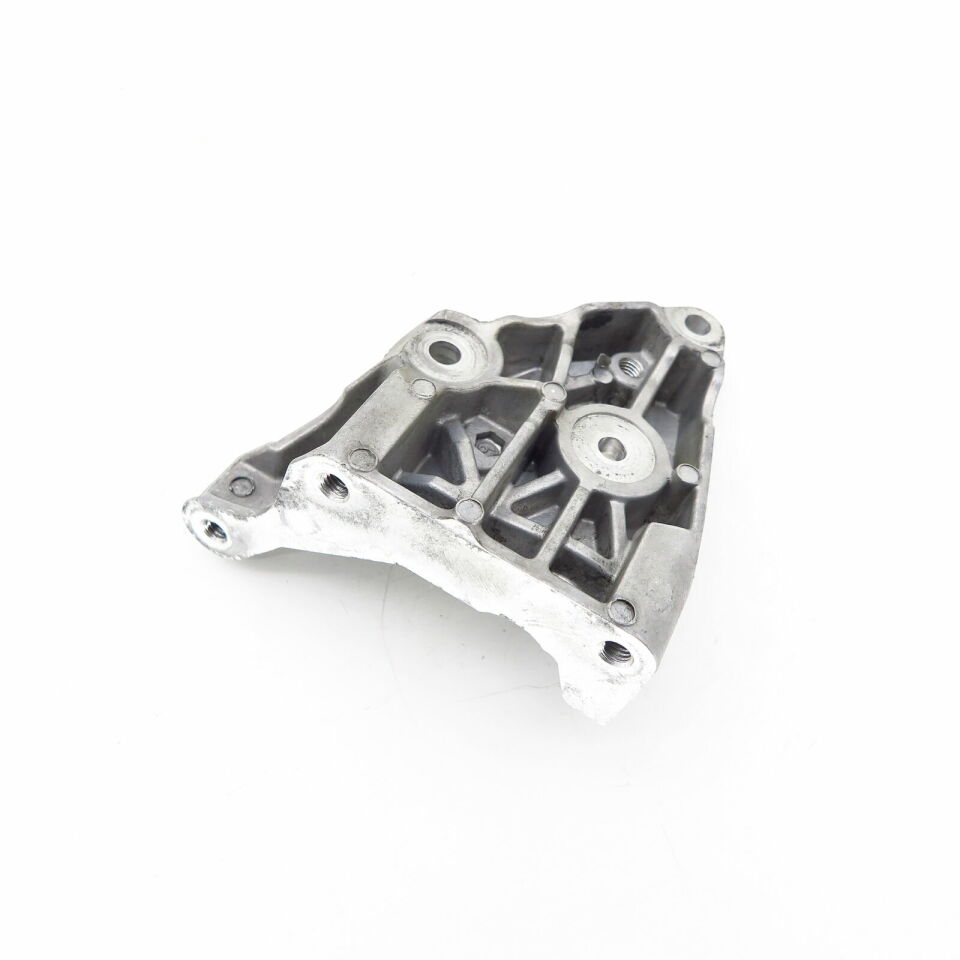 QVU500340 - DİREKSİYON POMPA BRAKET(DİSCO 3/SPORT) - Land Rover