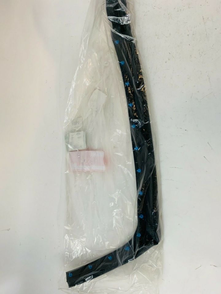 LR163139 - ARKA KAPI KÖŞE LASTİĞİ SAĞ 3.0L V6 (SPORT) - Land Rover