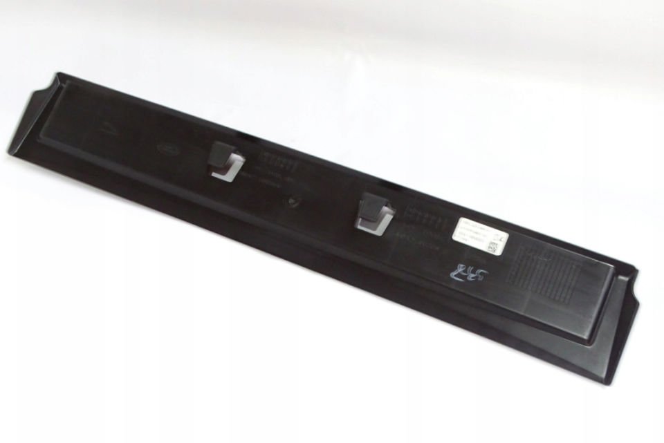 LR152433 - ÖN TAMPON ALT DEFLEKTÖR (2.0L Hİ PHEV/VELAR) - Land Rover