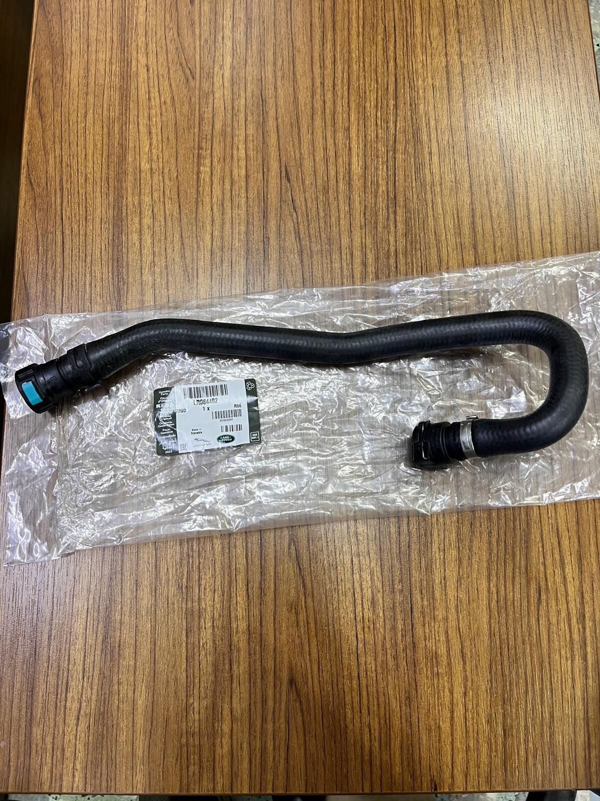 LR084402 - İNTERCOOLER SOĞUTUCU HORTUMU 2.0 DZL. (DİSC.S5) - Land Rover