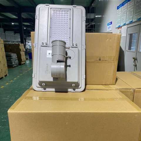 AĞIR HİZMET TİPİ SOLAR SOKAK ARMATÜRÜ 300W
