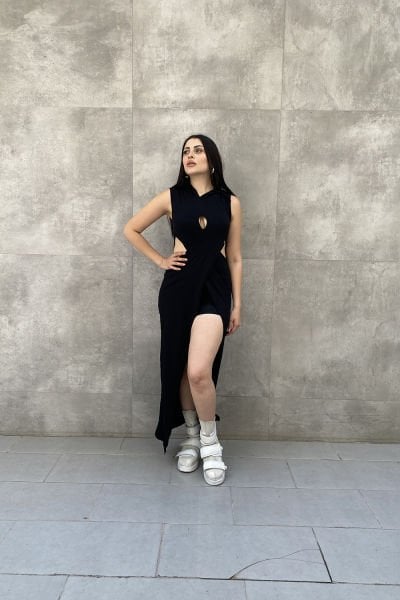 Yuvarlak Dekolteli Tasarım Kapüşonlu Elbise