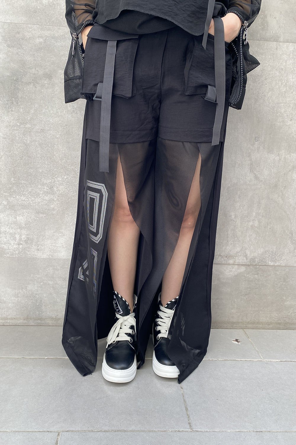 File Yırtmaç Tasarımlı Oversize Kemerli Pantolon