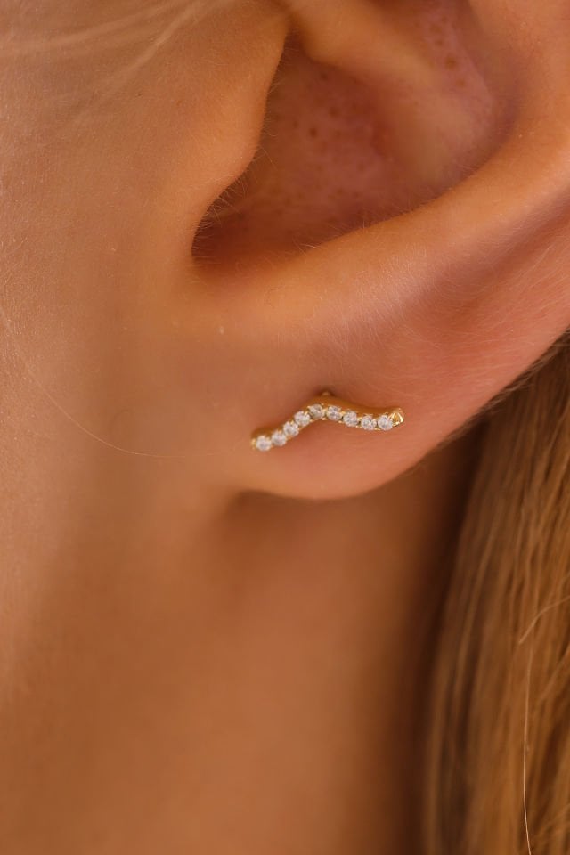 PRENSES PIRLANTA 14 Ayar Altın Tragus Küpe Esli Su Yolu Vidalı