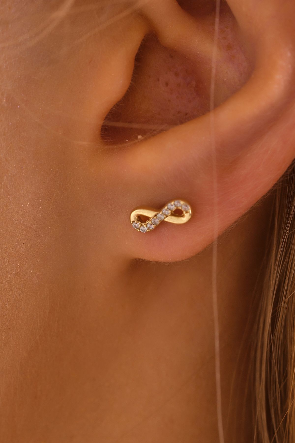PRENSES PIRLANTA 14 Ayar Altın Tragus Küpe Sonsuzluk Vidalı