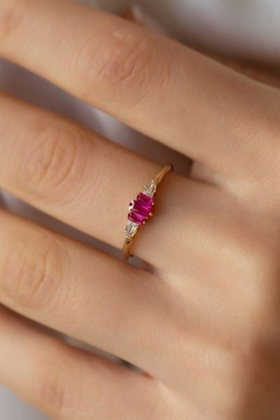 14 ayar altın pembe taşlı yüzük