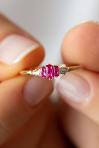 14 ayar altın pembe taşlı yüzük