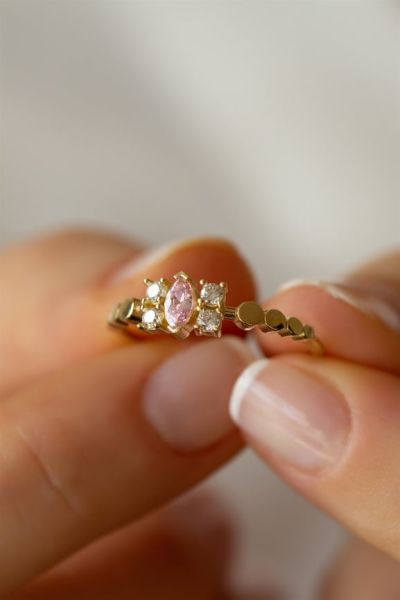 14 ayar altın pembe taşlı yüzük