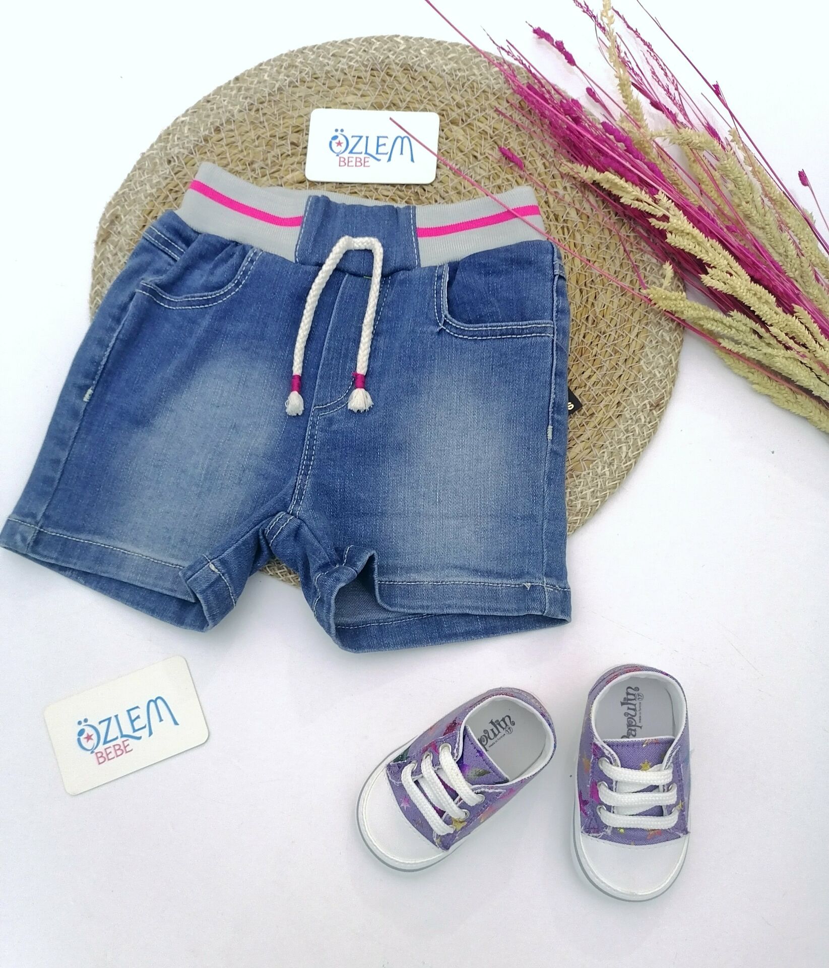 Pembe Çizgili Beli Lastikli Mavi Denim Şort