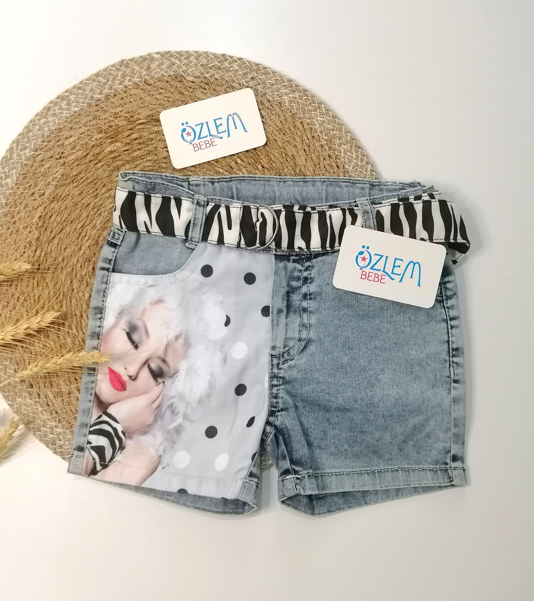 Resimli Denim Kız Şortu