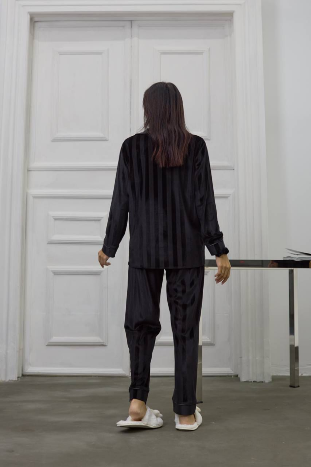 GİZOTTİ SİYAH GOFRAJLI KALP NAKIŞLI UZUN KADİFE PİJAMA TAKIMI