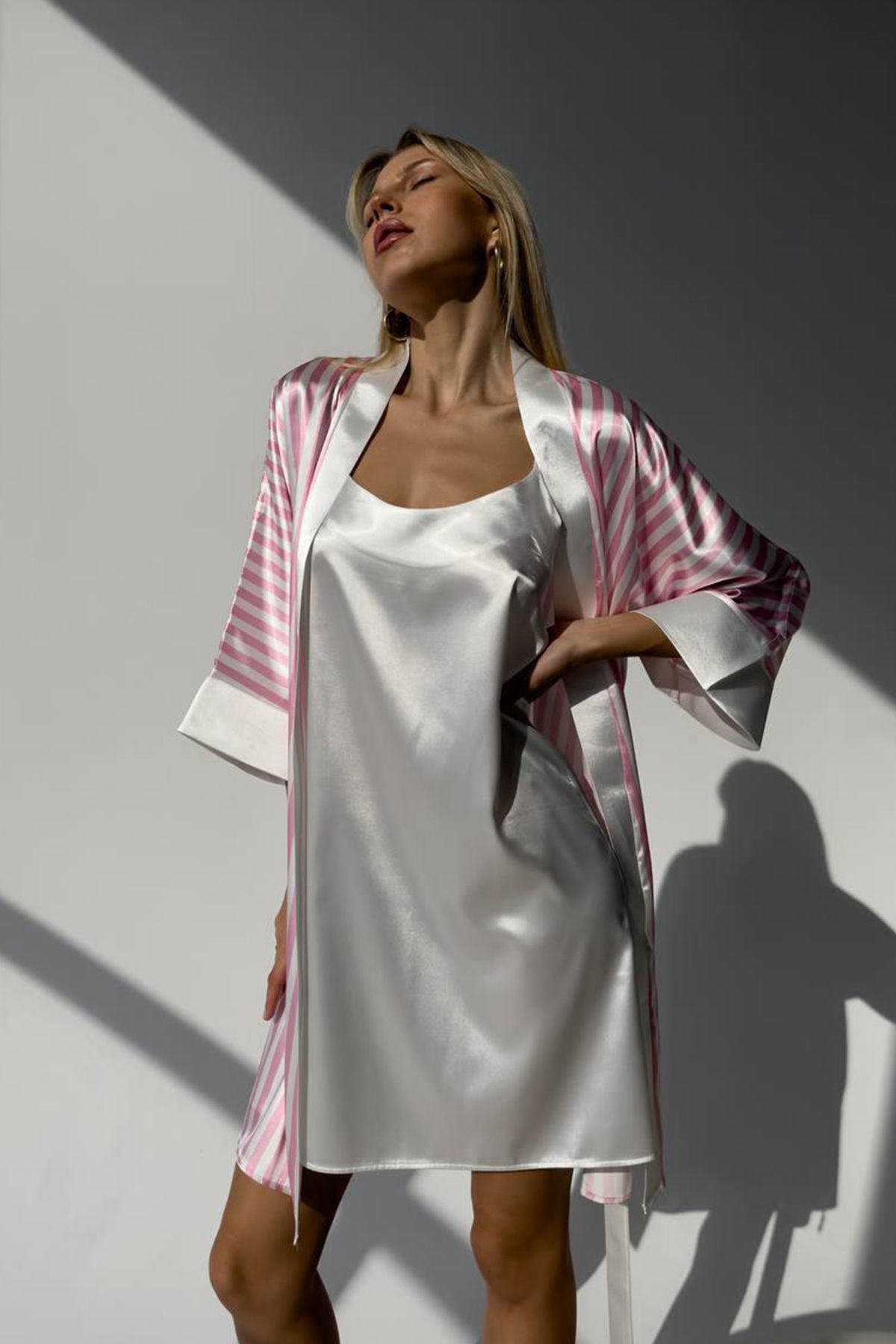 KLASİK PUDRA ASKILI GECELİK & PEMBE ÇİZGİLİ SABAHLIK