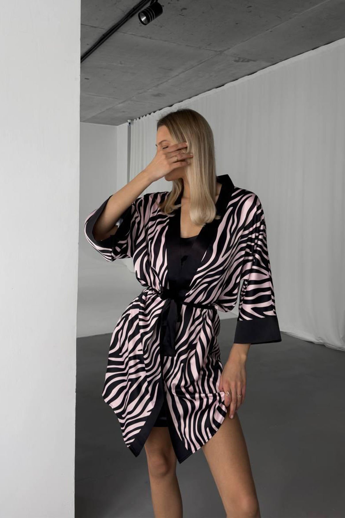 PUDRA SİYAH LEOPAR DİJİTAL BASKILI GECELİK & PUDRA SİYAH