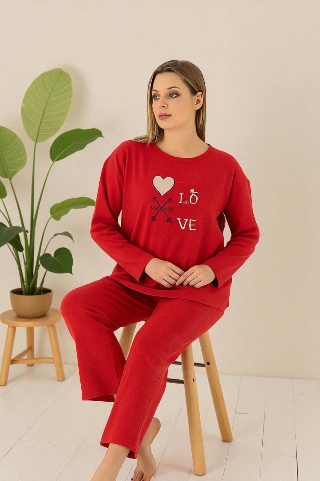 UZUN KOLLU POLAR PİJAMA TAKIMI KIRMIZI LOVE BASKILI