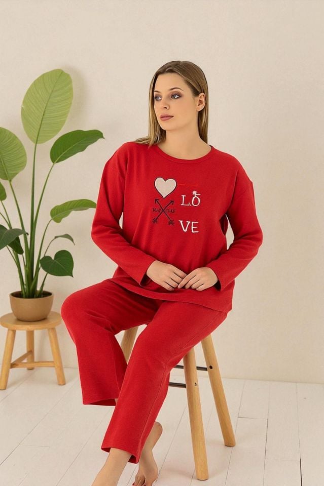 UZUN KOLLU POLAR PİJAMA TAKIMI KIRMIZI LOVE BASKILI