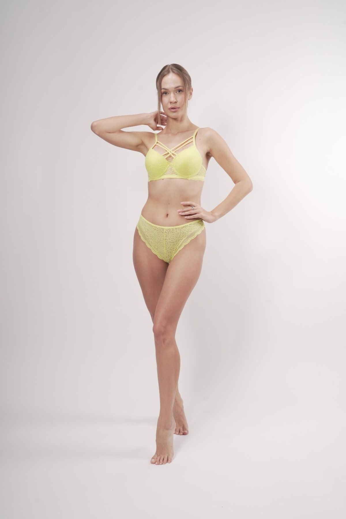 Destekli Dantelli Göğüs Arası İpli Sütyenli Brazilian Neon Sarı Takım