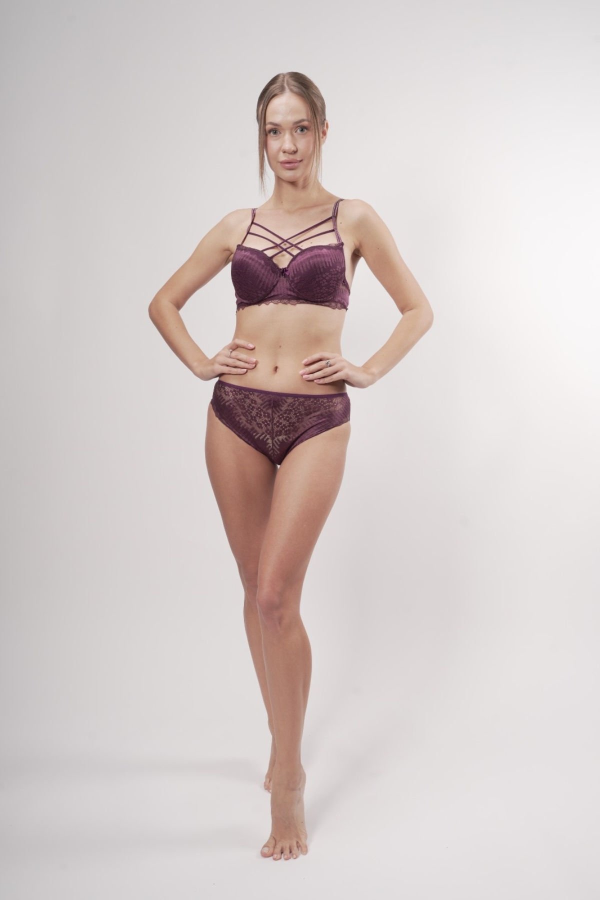 Destekli Dantelli Göğüs Arası İpli Sütyenli Brazilian Mürdüm Takım