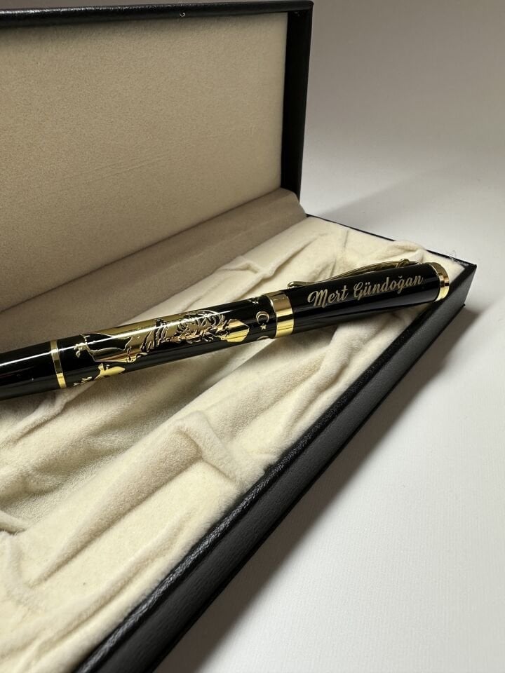 Kişiye veya İsme Özel Atatürk Motifli - İmzalı Metal Tükenmez Kalem ve Deri Kutu Seti