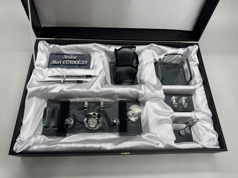 VIP Füme Cam Masa İsimlik Ful Set Hediyelik Deri Kutu ve Kabartma Yazılı Gümüş