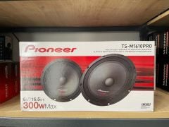 PIONEER FUL SET 30 CM 1400 WATT SUBWOOFER BAS 16 CM  300 WATT MİDRANGE 3000 WATT 4 KANAL MASSİVE AMFİ