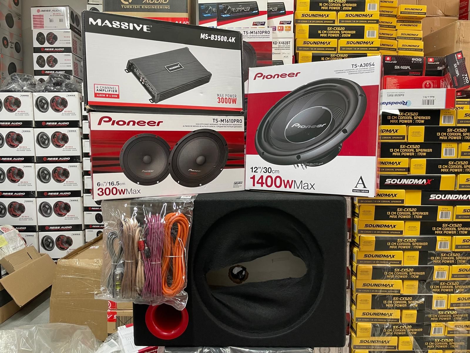 PIONEER FUL SET 30 CM 1400 WATT SUBWOOFER BAS 16 CM  300 WATT MİDRANGE 3000 WATT 4 KANAL MASSİVE AMFİ