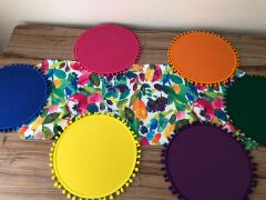 SULUBOYA DESENLİ RUNNER & PONPONLU SUPLA