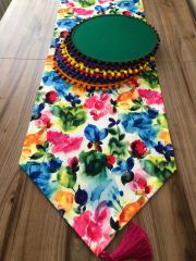 SULUBOYA ÇİÇEK DESENLİ RUNNER & PONPONLU SUPLA