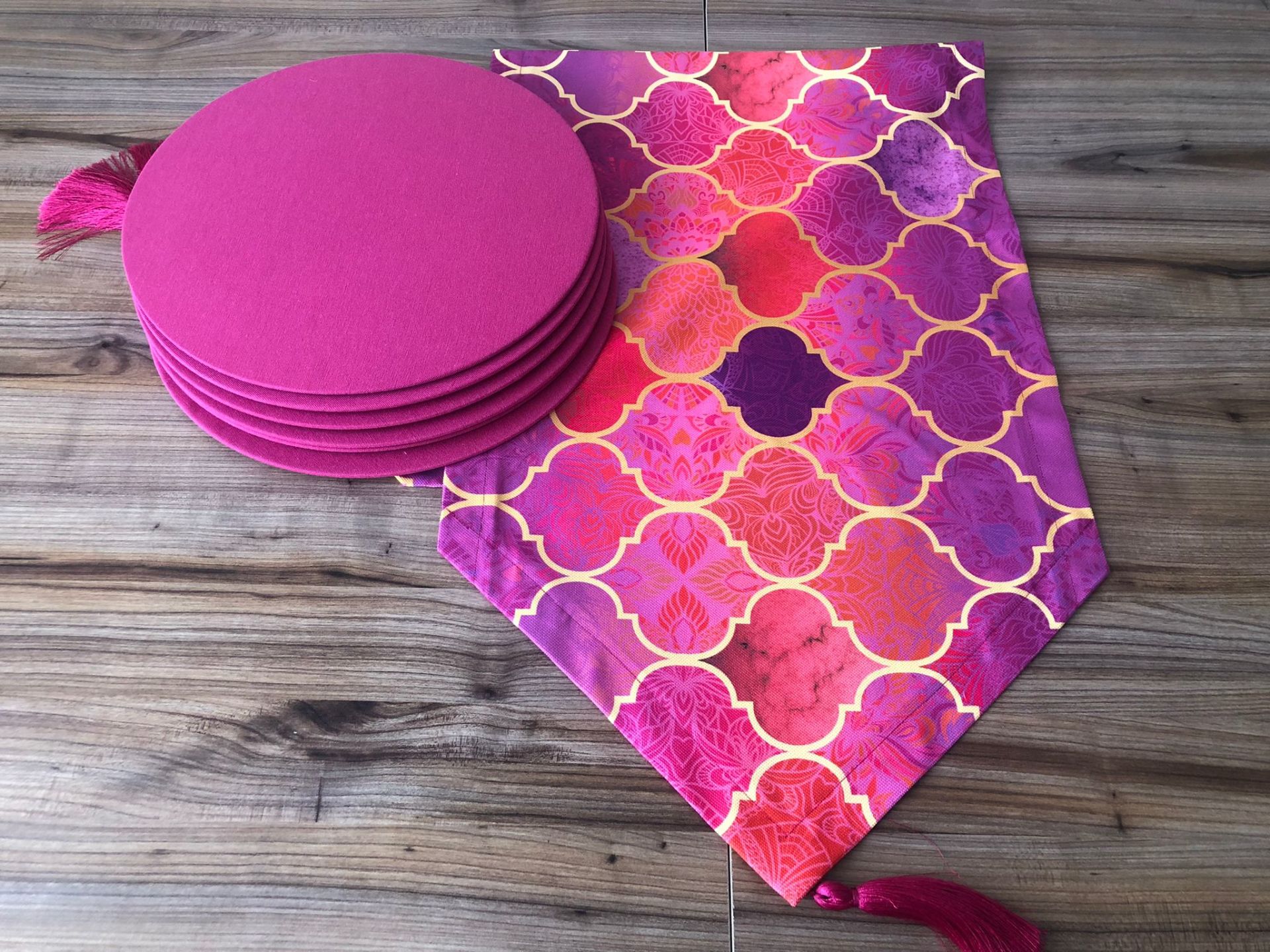 PEMBE MOROCCAN DESENLİ RUNNER & SUPLA