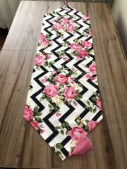 ROSE PATTERN RUNNER ON ZIGZAG