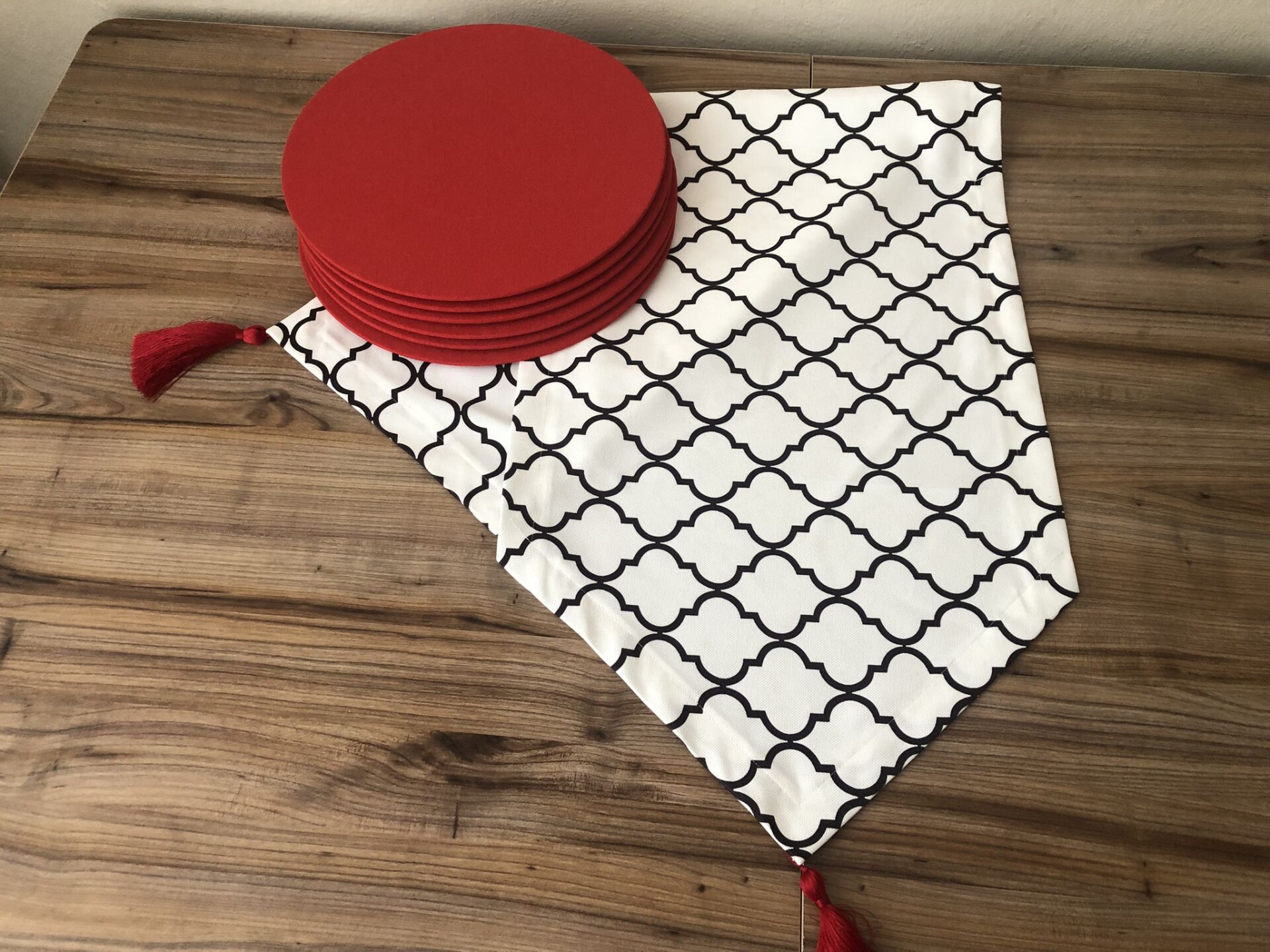 BEYAZ ZEMİN SİYAH  MOROCCAN DESENLİ RUNNER & SUPLA