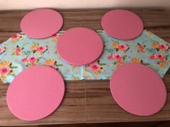 MİNT ZEMİN ÜZERİNE PEMBE GÜL DESENLİ RUNNER &SUPLA