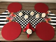 CHECKLED FLOWER PATTERNED TABLE PRESENTATION SET