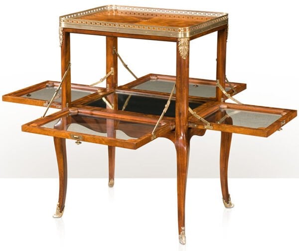 PIERCED VITRINE