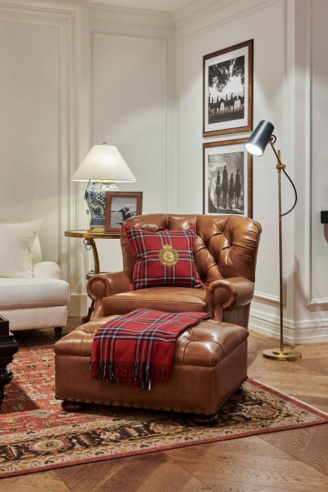 WRITER'S CHAIR