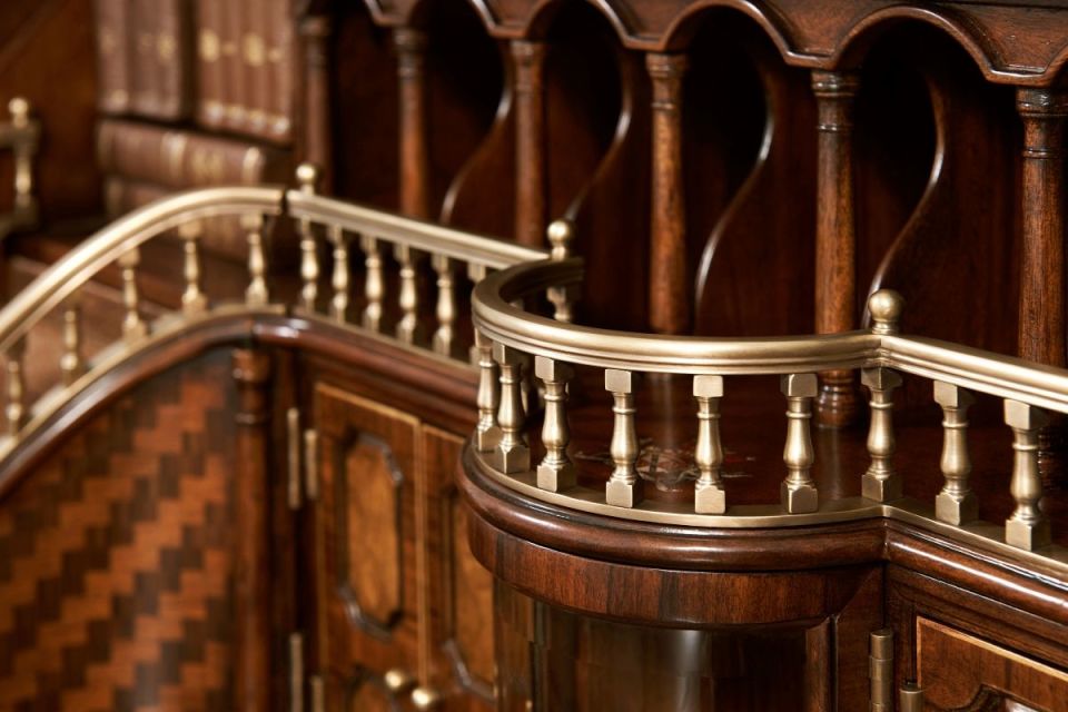 THE GRAND STAIRCASE FALL FRONT DESK