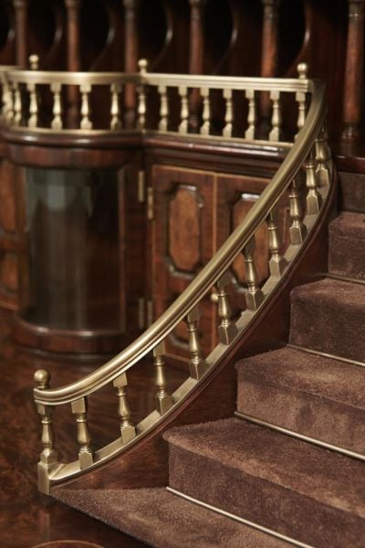 THE GRAND STAIRCASE FALL FRONT DESK