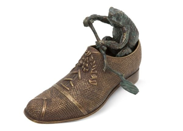BRASS  FROG ROWING A SHOE