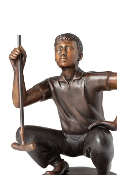 SITTING GOLFER