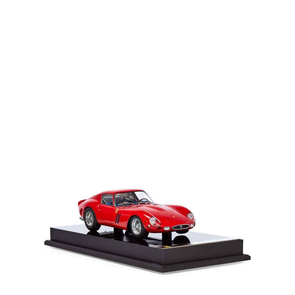 FERRARI 250 GTO MODEL CAR RED (M)