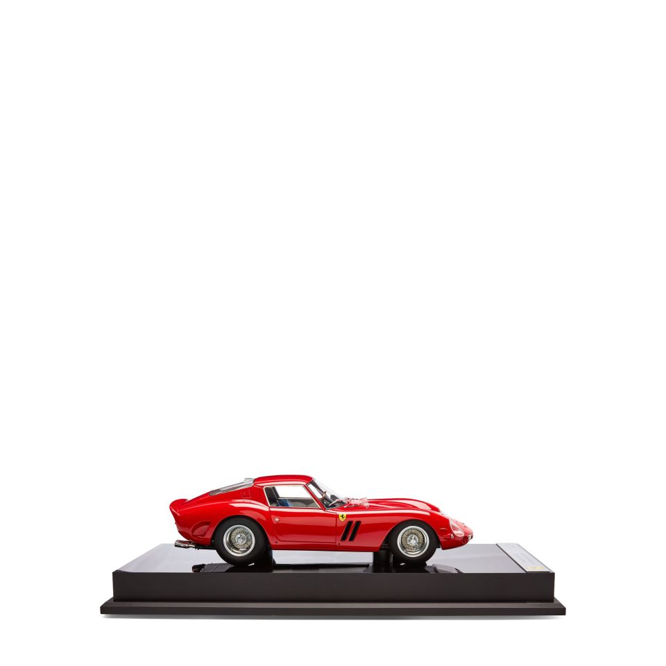 FERRARI 250 GTO MODEL CAR RED (M)