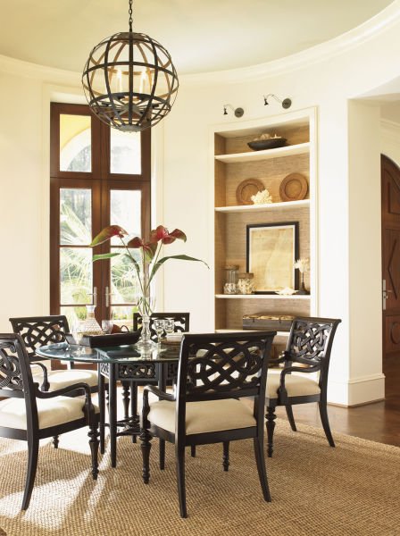 SUGAR AND LACE DINING TABLE