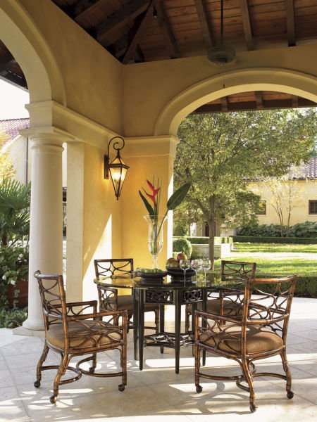SUGAR AND LACE DINING TABLE