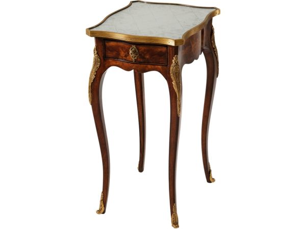 18TH CENTURY STYLE ACCENT TABLE