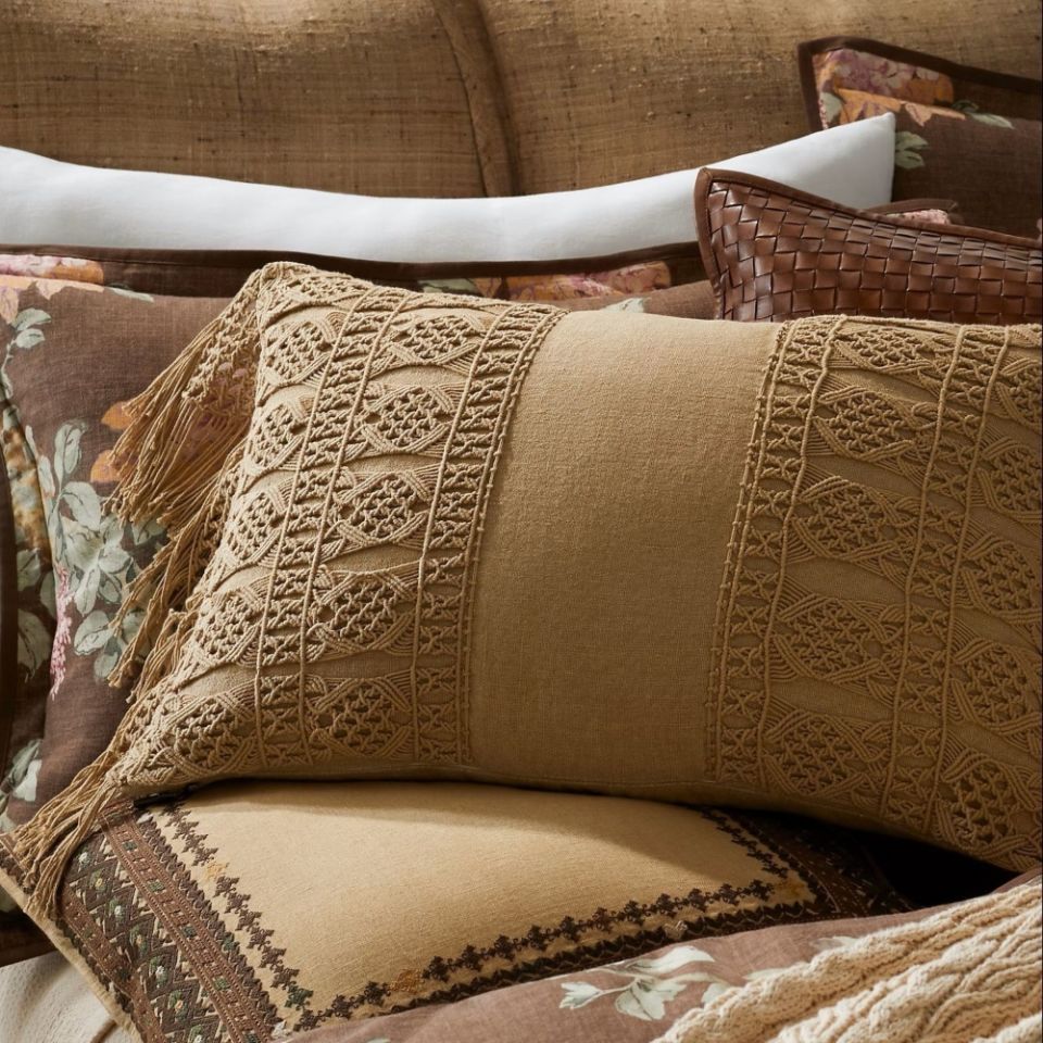 LINDSEY THROW PILLOW