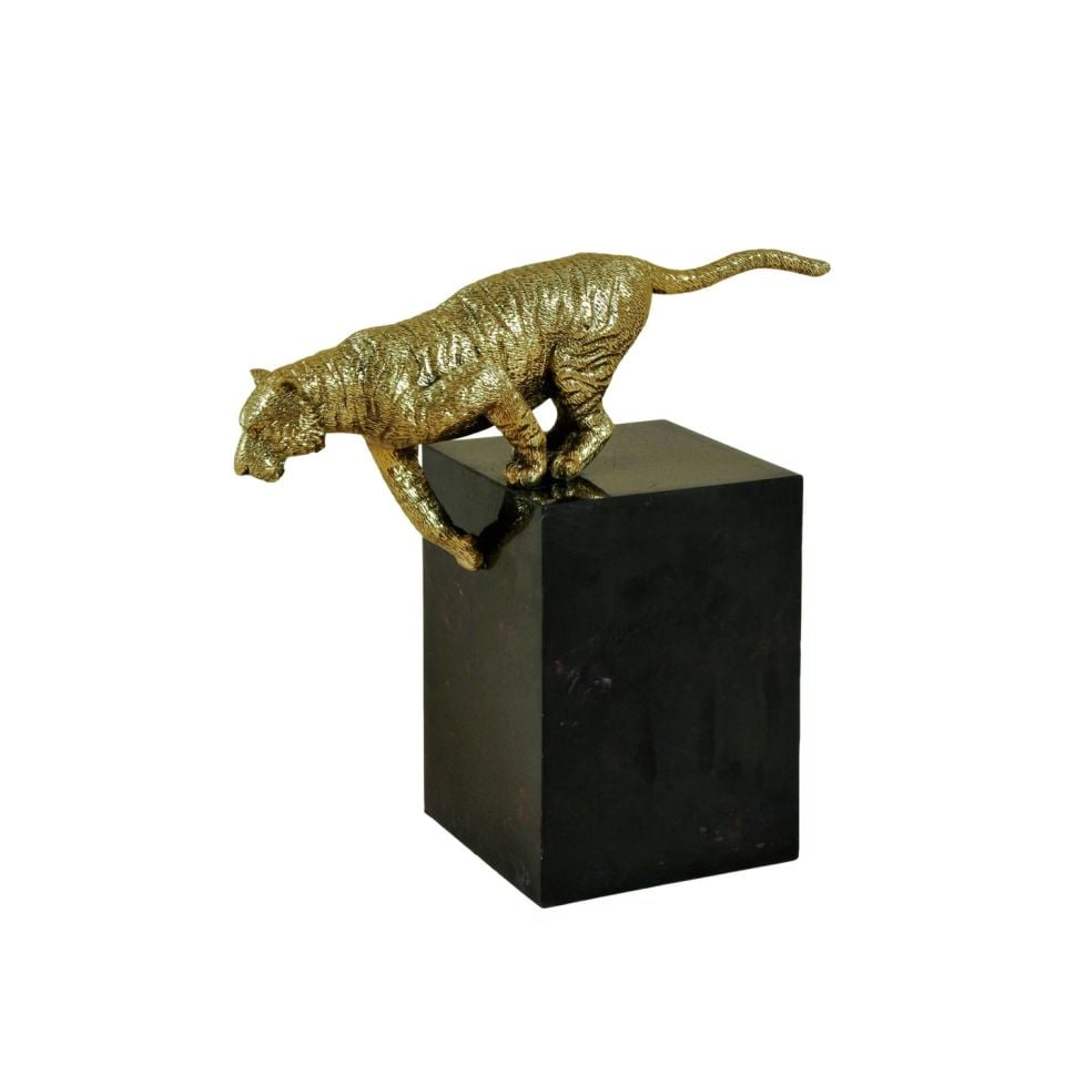 LEAPING TIGER
