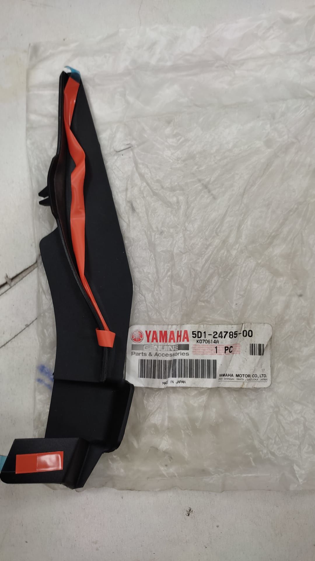 YAMAHA YBR 250cc ORİJİNAL YAN KAPAK ARA PARÇA 5D1-24785-00