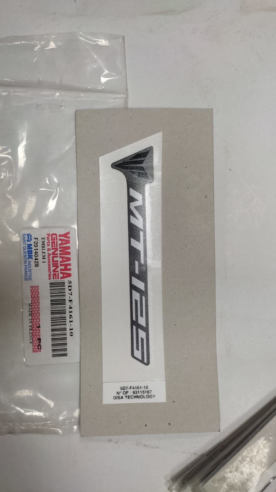 YAMAHA MT125 ORİJİNAL YAKIT TANK ÜST AMBLEM STICKER 5D7-F4161-10