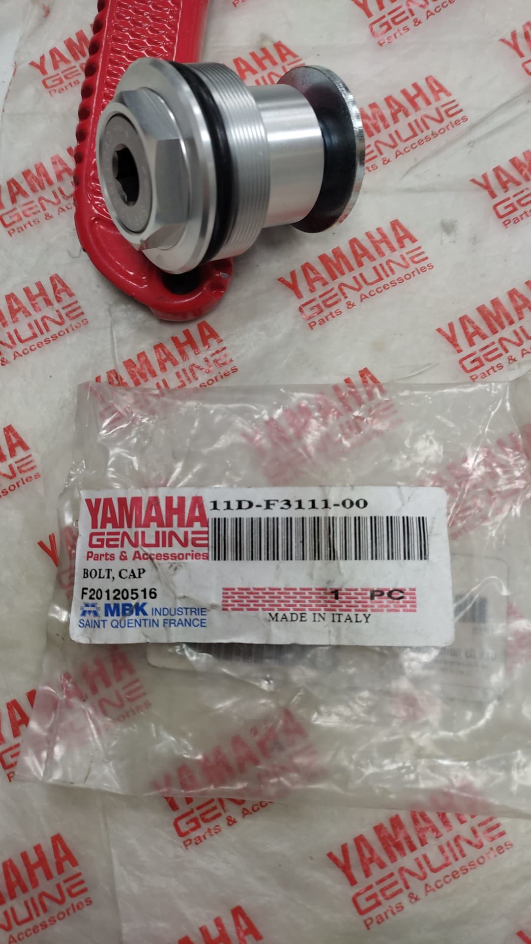 YAMAHA XT660 ORİJİNAL ÖN AMORTİSÖR VİDASI 11D-F3111-00