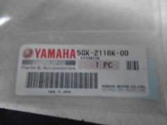 YAMAHA ORİJİNAL V STAR 950 BENZİN DEPOSU UYARI STICKERI 5GK-2118K-00