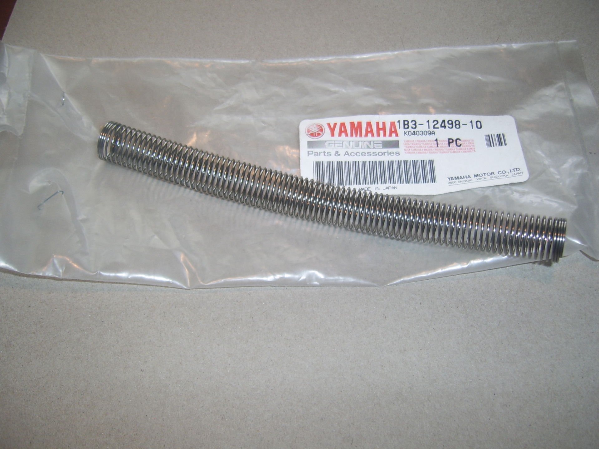 YAMAHA FZ6 ORİJİNAL RADYATÖR HORTUM KORUYUCU YAY 1B3-12498-00